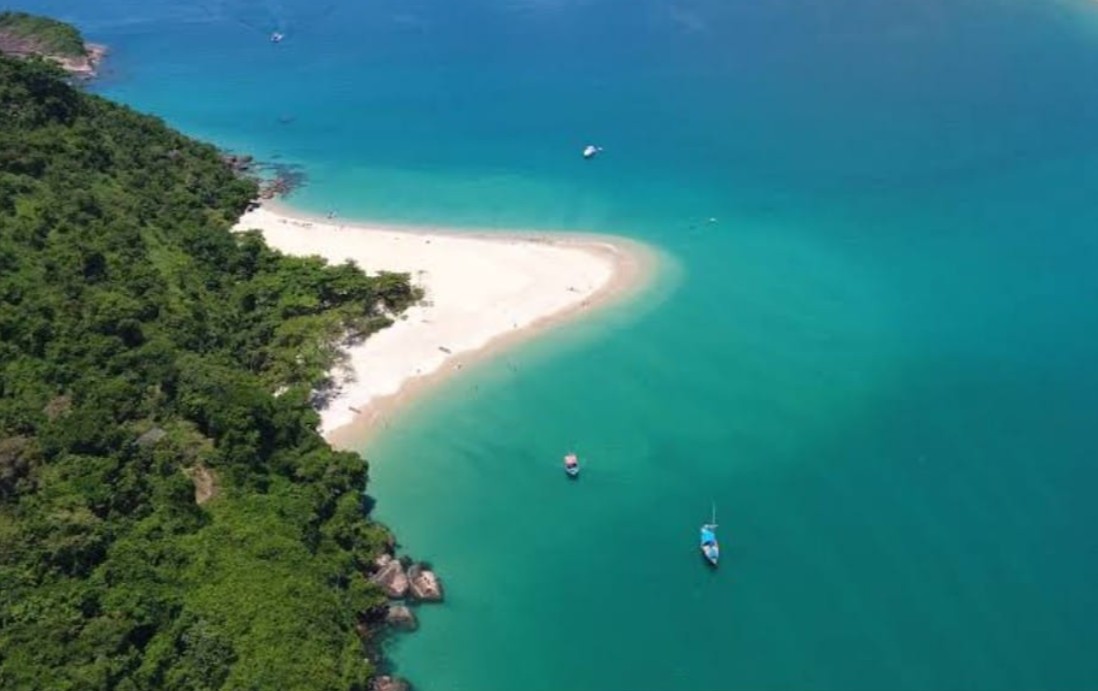 Passeio de escuna em Ubatuba